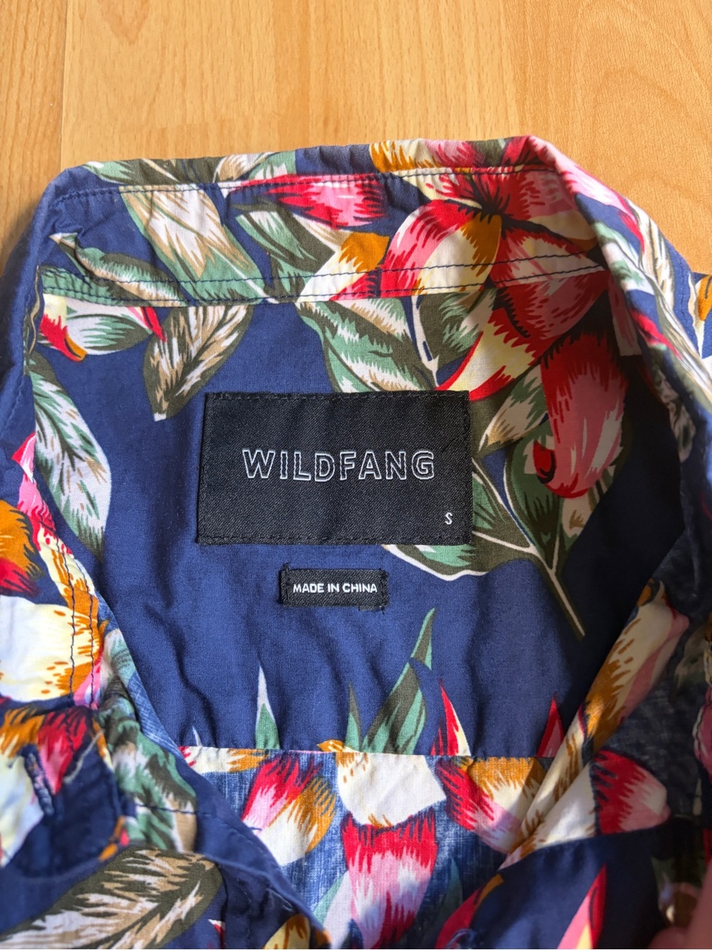 Wildfang Essential Camp Button Up Shirt in Hawaiian Floral Small FLAWED - Picture 2 of 7